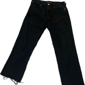 w’a zara high rise straight leg jean w/ frayed hem
